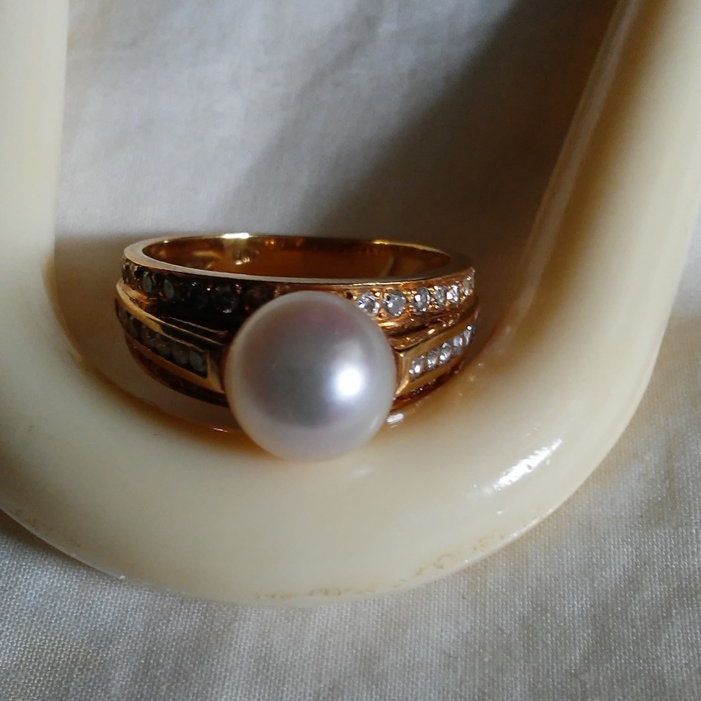 18kt Yellow Gold Pearl Ring Pave Diamonds